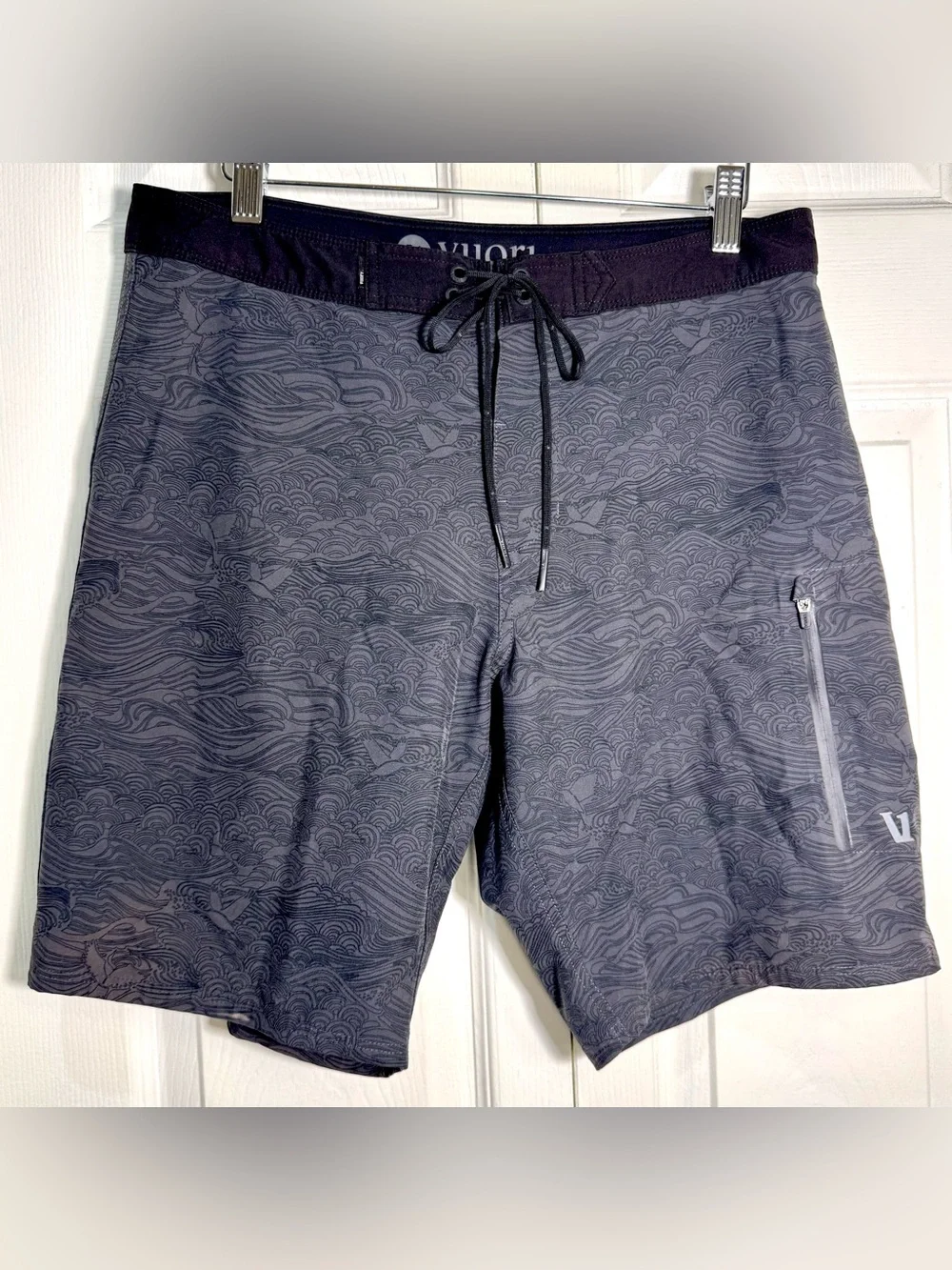 Vuori The Rise Boardshort V383 Gray Crane Wave Print Men’s Board Shorts Size 30